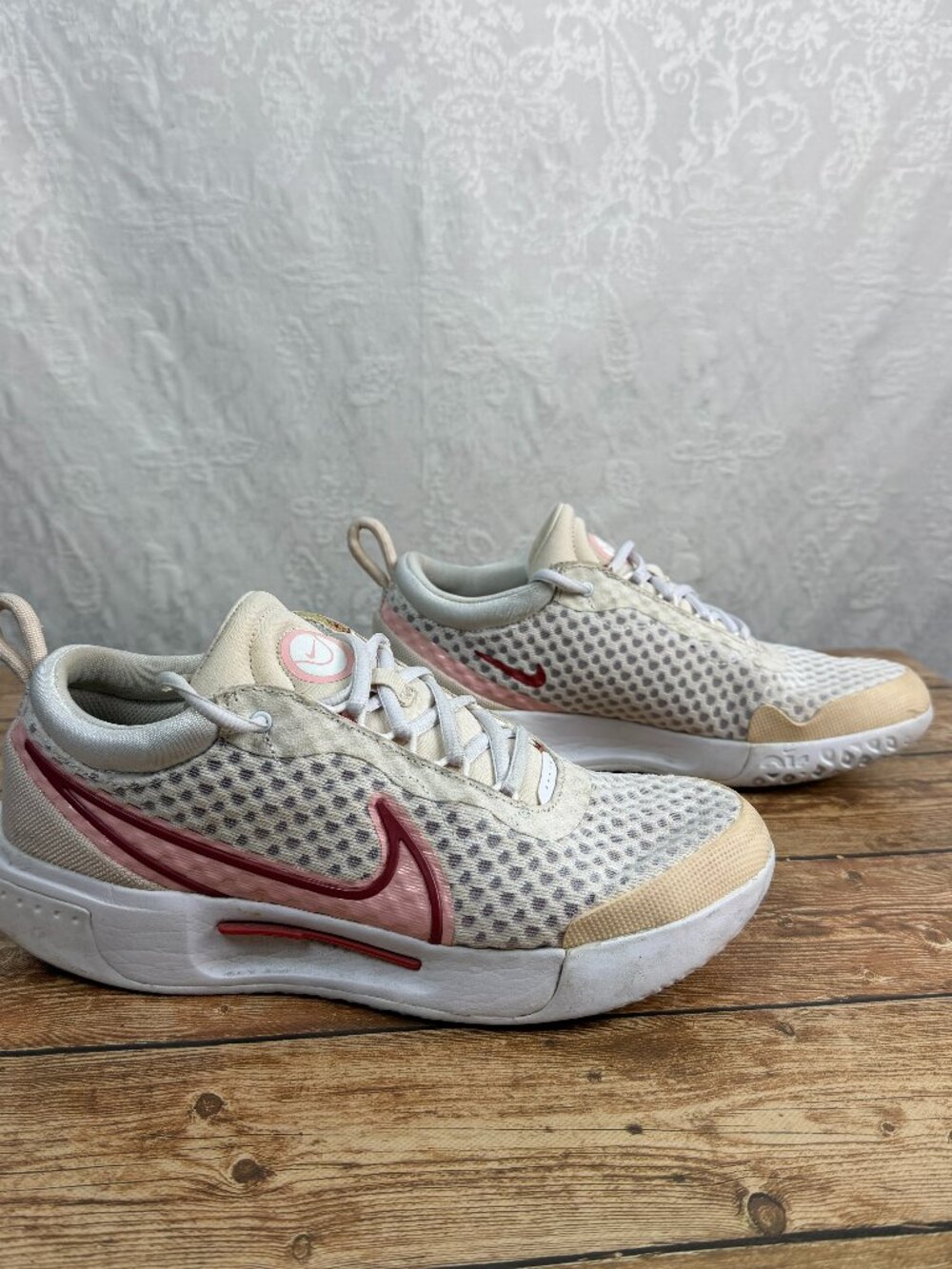 NIKE Women’s 8.5 Cream Pink Athletic Running Sneakers Lightweight Mesh Stylish